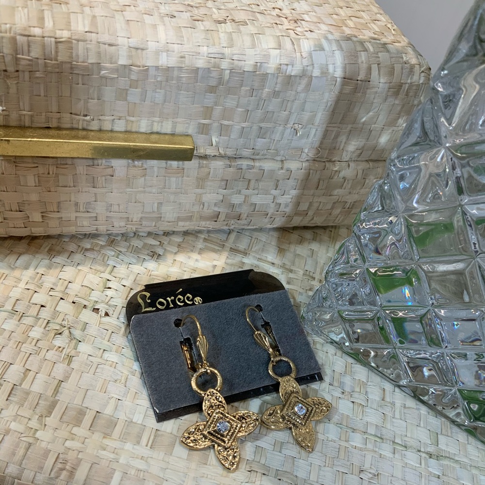 NWT Loree gold dangle earrings